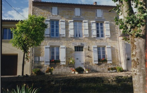 Riverside Maison de Maitre with pool..