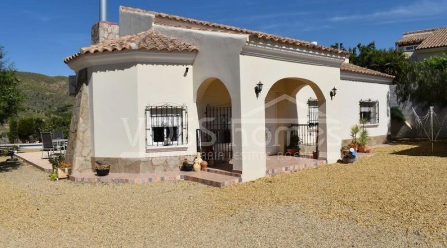 NEW & EXCLUSIVE TO VOSS HOMES - A lovingly maintained..