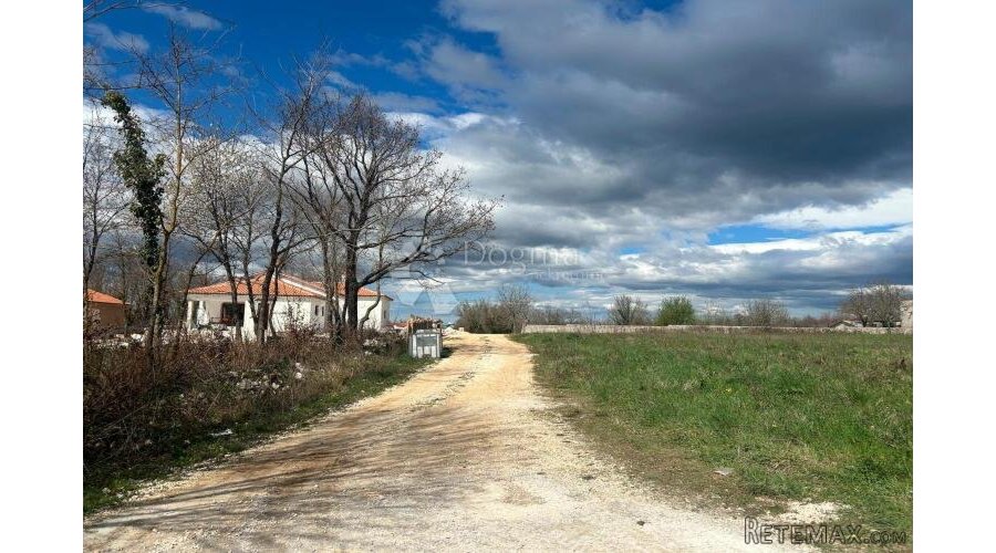 KANFANAR – zemljište s dozvolom i započetom gradnjom - 2