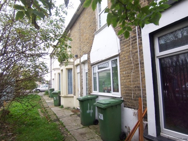 3 bedroom house in SHEERNESS - 2