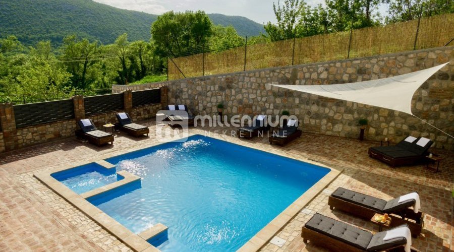 Crkveničko zaleđe, Drivenik, kamena vila s bazenom - 2