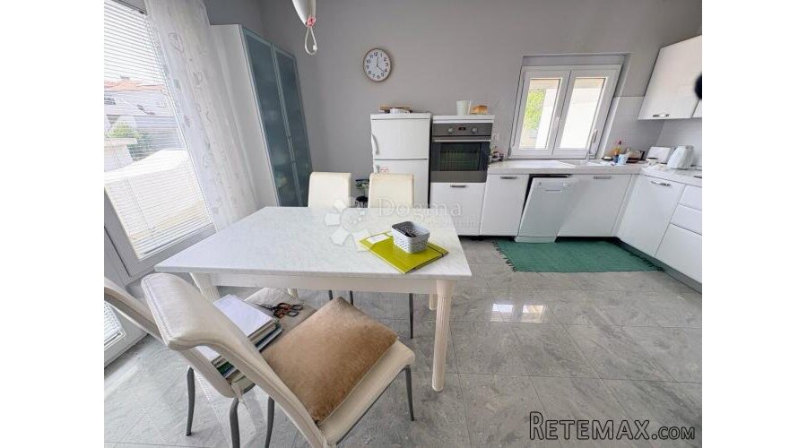 GRAD KRK - KUĆA NA ODLIČNOJ LOKACIJI - 2