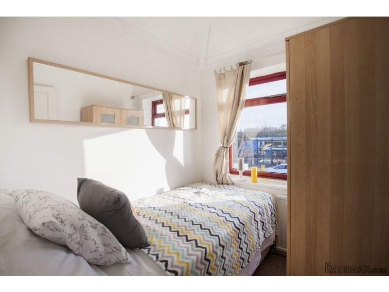 Single with single bed near Hanger Lane..