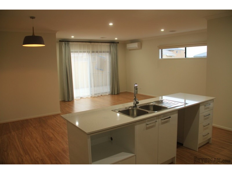 Modern and Spacious Four Bedroom Home -.. - 2
