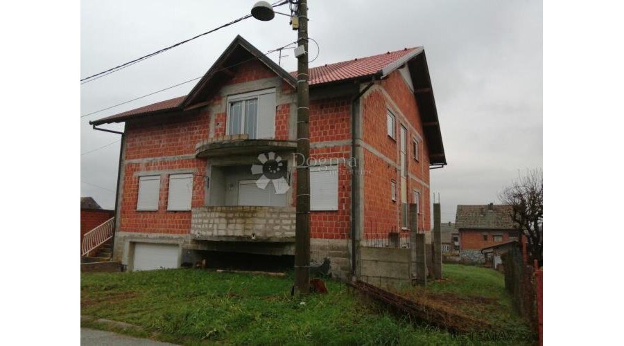 KUTINA, KUĆA S OKUĆNICOM (545 M2) - 2