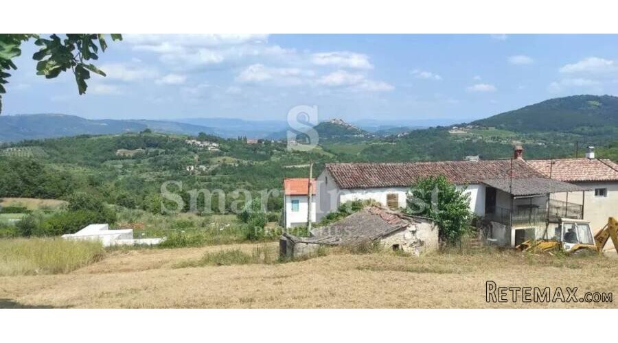 MOTOVUN, zemljište i kuća s pogledom na Motovun