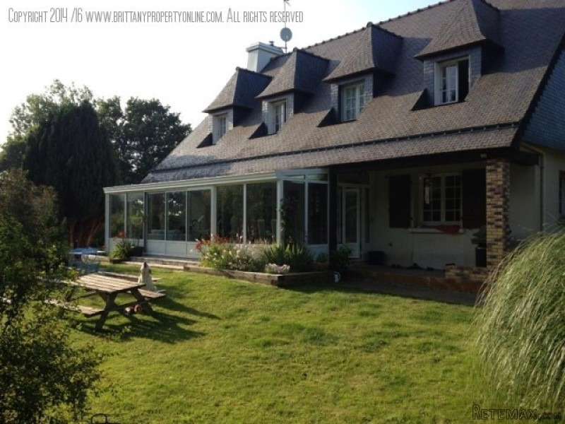 Large 5 bed Neo-Breton, with heated..