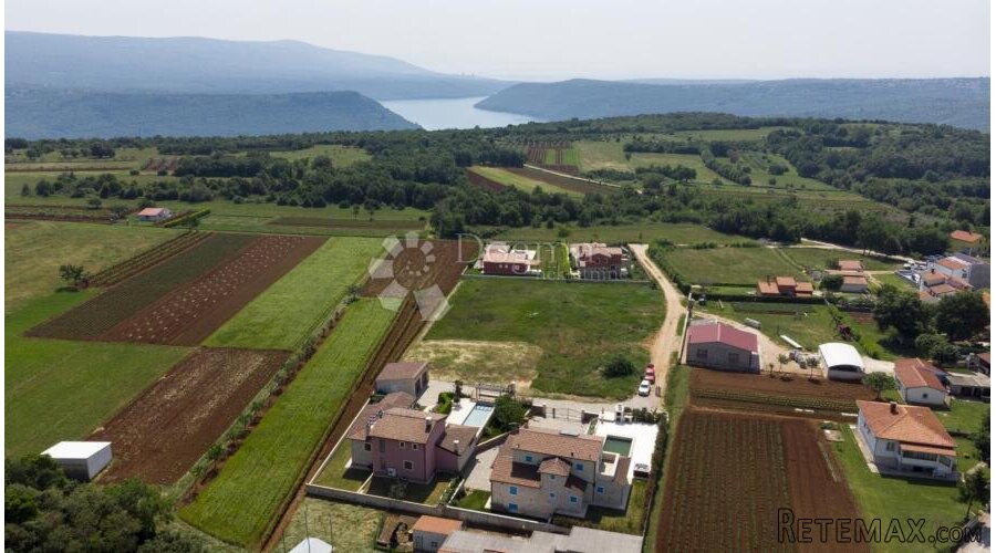 GRAĐEVINSKA PARCELA NA MIRNOJ LOKACIJI - 2