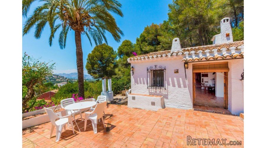 Ideally located right on the edge of the village, this.. - 4