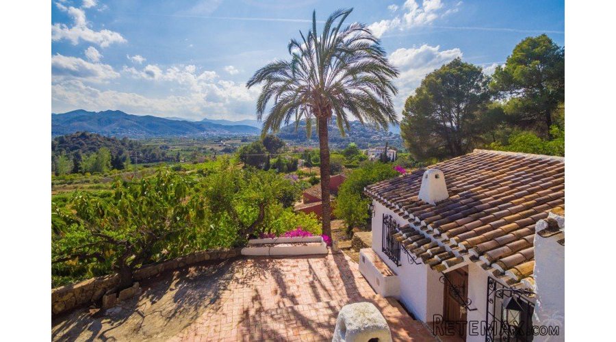 Ideally located right on the edge of the village, this.. - 5