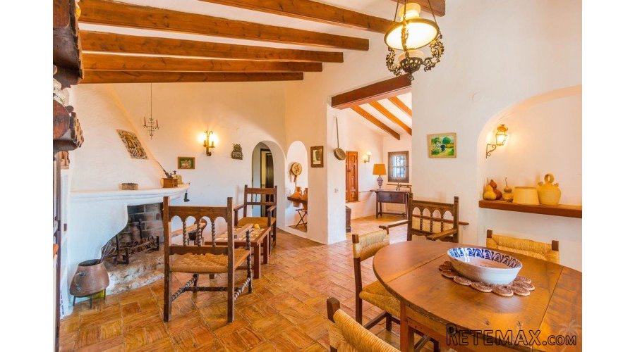 Ideally located right on the edge of the village, this.. - 6