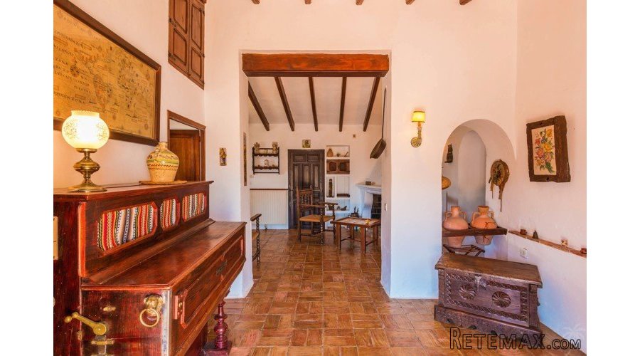 Ideally located right on the edge of the village, this.. - 8