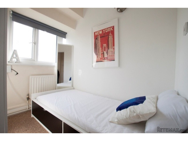 Single with single bed near Southfields..