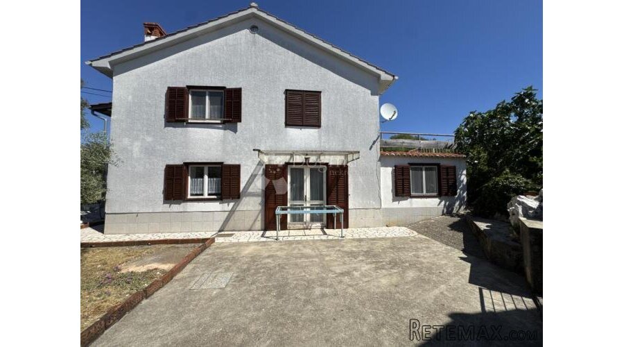 Kuća sa dva stana, pomoćnim objektom i okućnicom/ Krk-Garica - 3