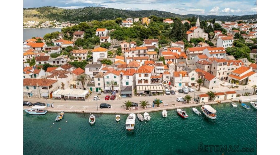 ROGOZNICA- MODERNO OPREMLJENA KUĆA U STAROM DIJELU MJESTA - 2