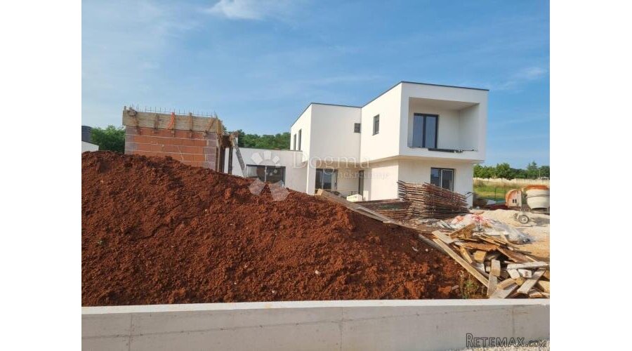 OBITELJSKA KUĆA U SRCU ISTRE - 3