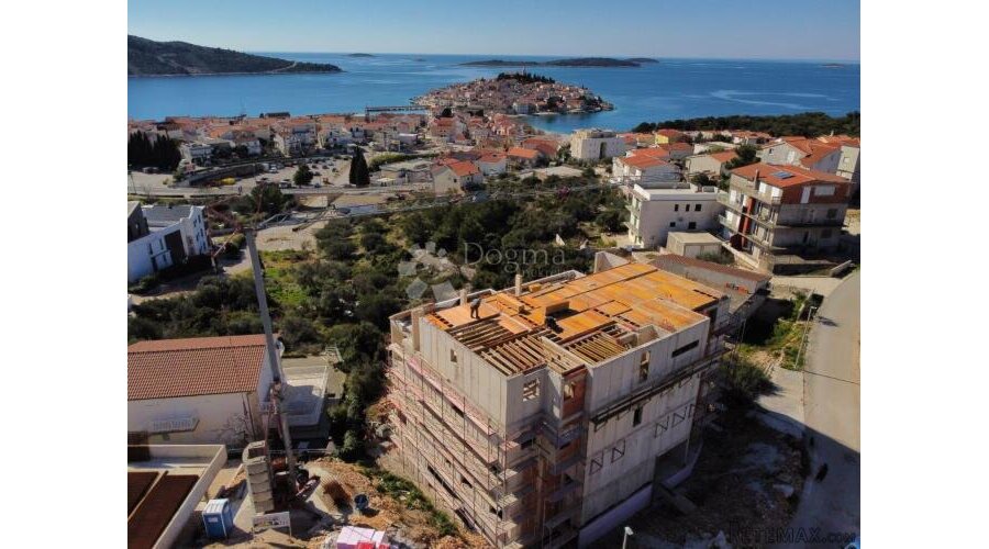 PRIMOŠTEN- LUKSUZNI STAN S BAZENOM S1 - 2