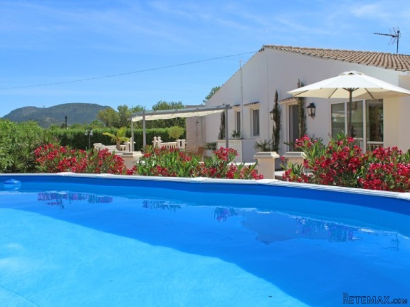 Well-Kept Refurbished House Near..