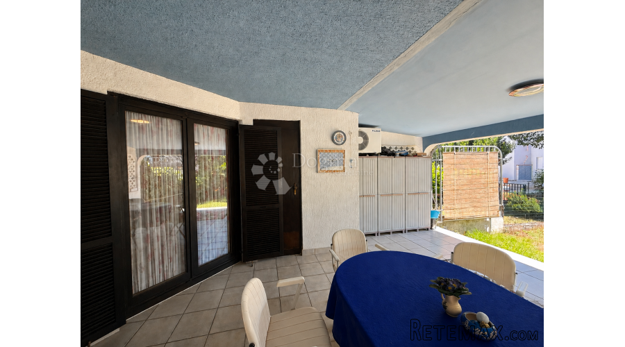 Apartman s dvorištem u Barbarigi
