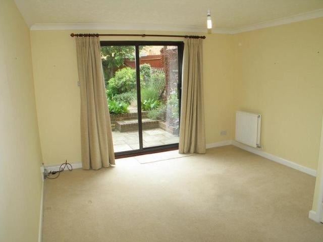 2 bedroom Terraced House For Rent: St.. - 2