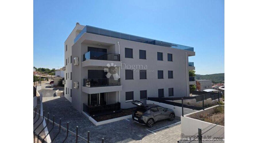 PRIMOŠTEN- EKSKLUZIVNI PENTHOUSE S PREDIVNIM POGLEDOM - 2