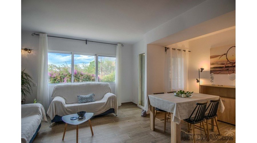 This renovated 2-bed apartment is located in the popular.. - 2