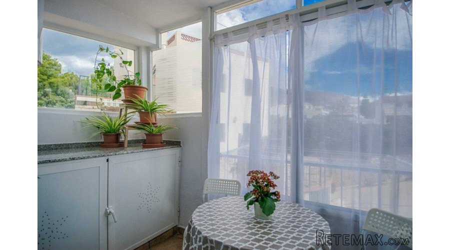 This renovated 2-bed apartment is located in the popular.. - 4