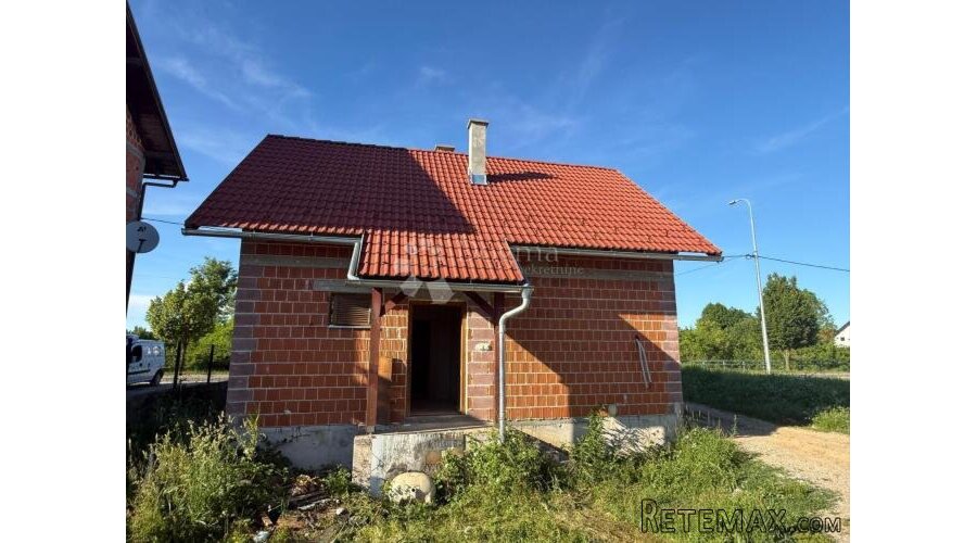KUĆA ZGRADA DVORIŠTE I NAMJEŠTAJ BLIZINA CENTRA