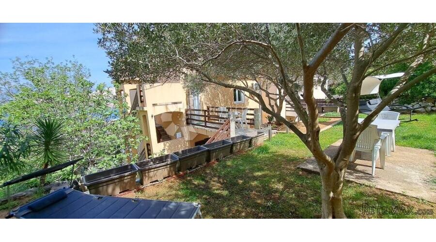 OTOK PAG KUĆA SA 4 APARTMANA - 2