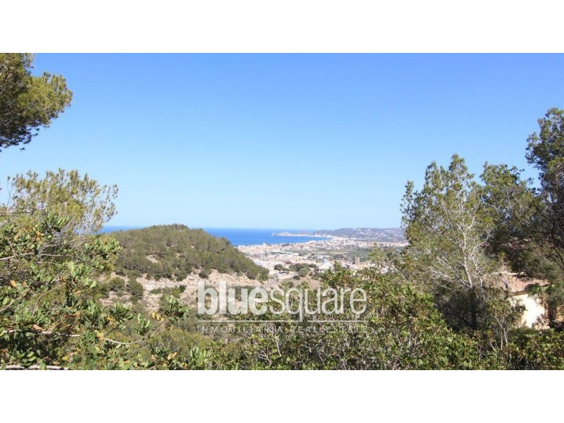 Building plot with stunning sea views..