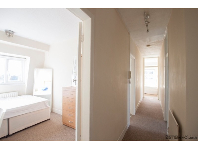 Single with double bed near Southfields.. - 2