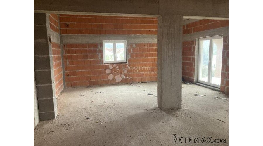 LOZOVAC– Prostor za najam – dvije etaže po 240 m², mogućnost - 2