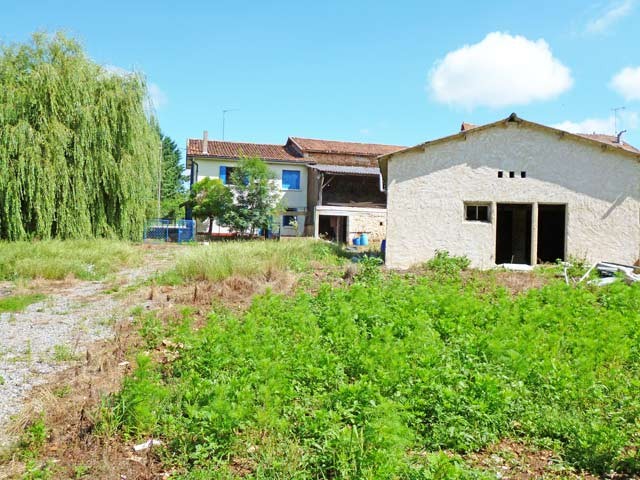 5 Bed-Roomed Stone House To Renovate..