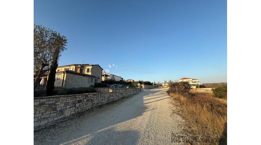 Sveti Lovreč, građevinsko zemljište 1.520m2-PRILIKA