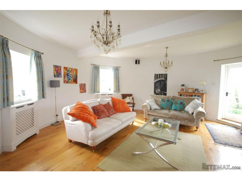 5 Bedroom Detached House - 2
