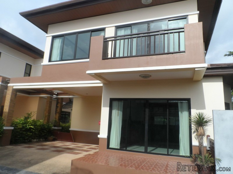 Detached 3 Bedroom House with Private..