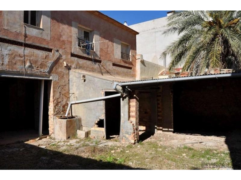 Large town house to reform in Pinoso.. - 2