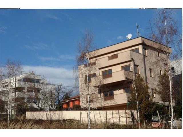 8 bedroom Villa For Sale: Zagreb.. - 2