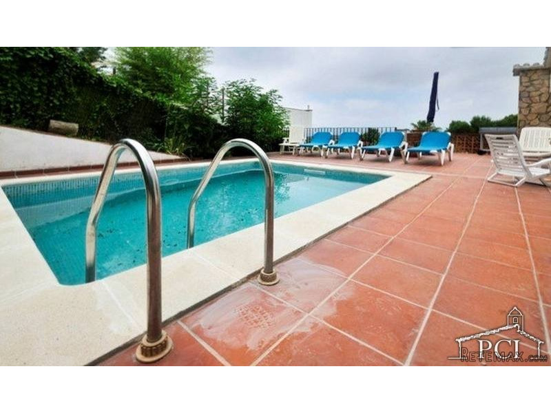 Nice villa recently refurnished with..