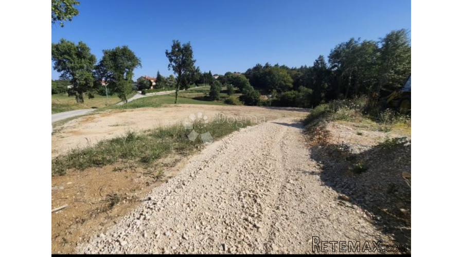 Idealna parcela za gradnju obiteljske kuće – 670 m²