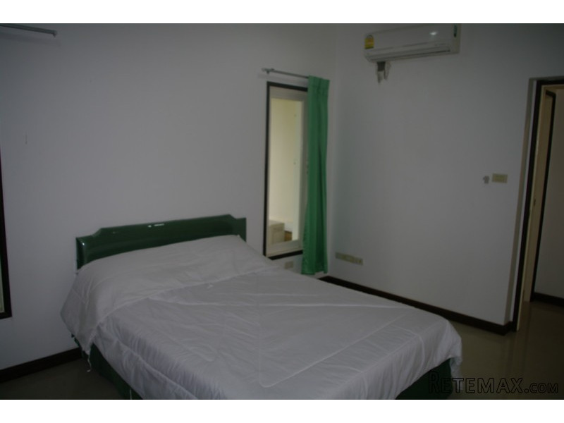 Large 4 Bedroom Corner House in.. - 2
