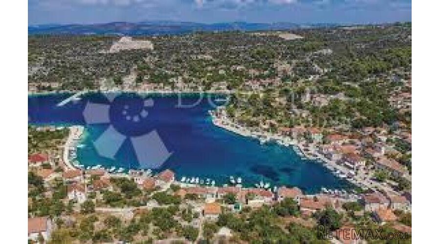 POLJOPRIVREDNO ZEMLJIŠTE NA OTOKU DRVENIKU VELI TROGIR