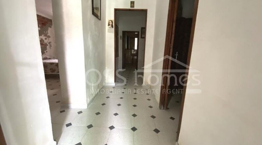 EXCLUSIVE FOR VOSS HOMES - A very interesting, 2 storey.. - 13