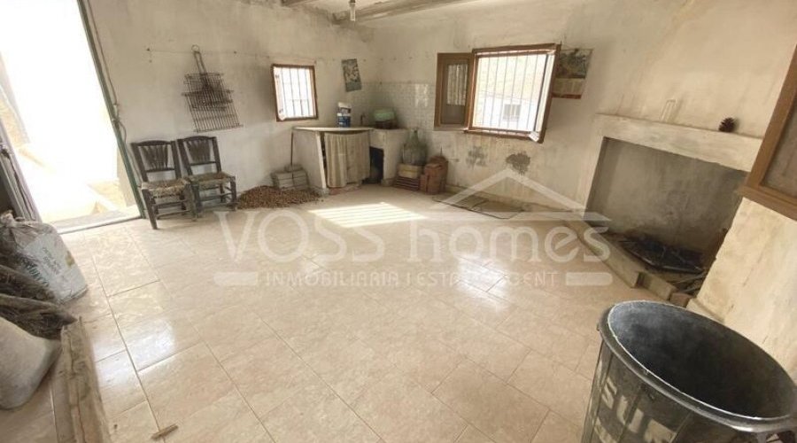 EXCLUSIVE FOR VOSS HOMES - A very interesting, 2 storey.. - 16