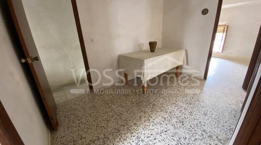EXCLUSIVE FOR VOSS HOMES - A very interesting, 2 storey.. - 18