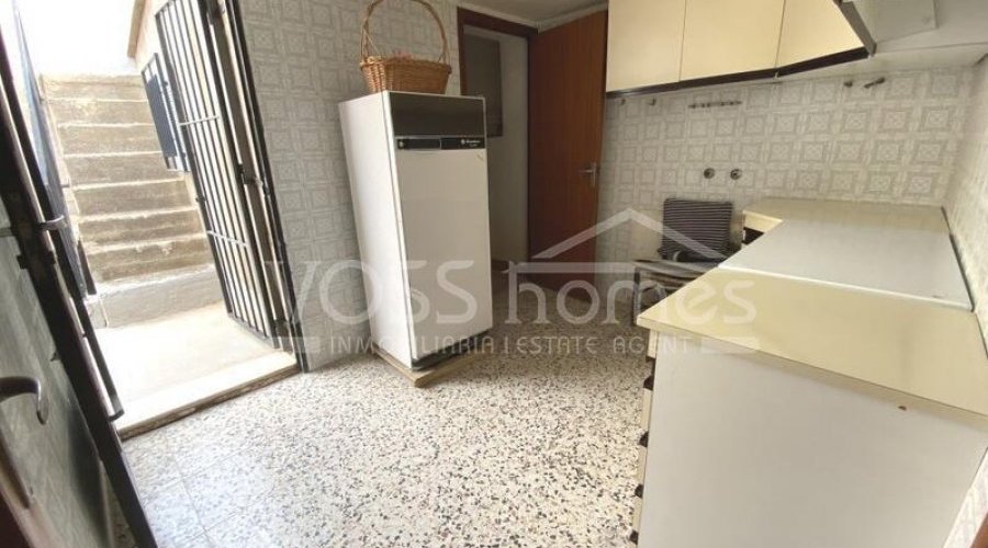 EXCLUSIVE FOR VOSS HOMES - A very interesting, 2 storey.. - 20