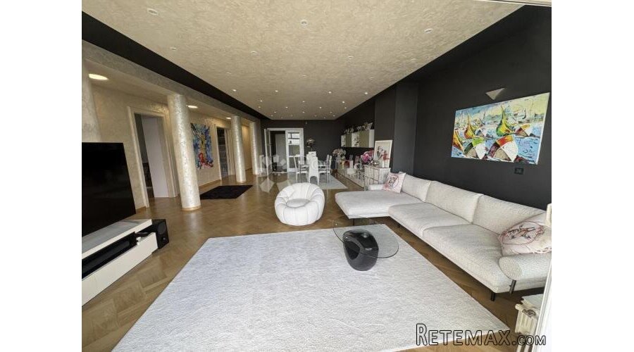 Vrhovec 192 m² – panoramski pogled na Zagreb, terase, garaža