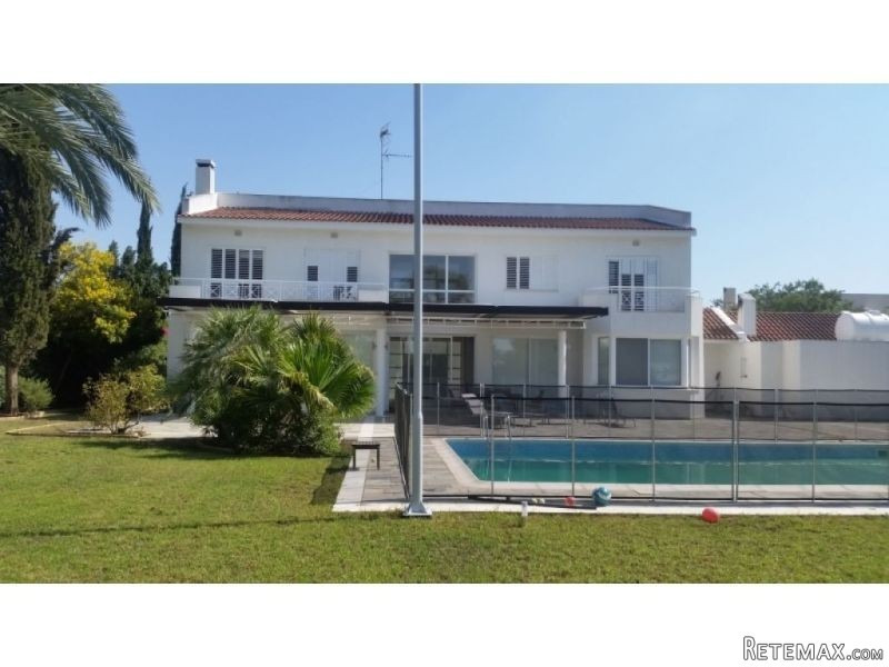 Villa for Rent on a large Plot in Geri..