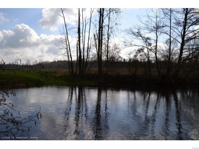 Leisure plot bordering the river.. - 2