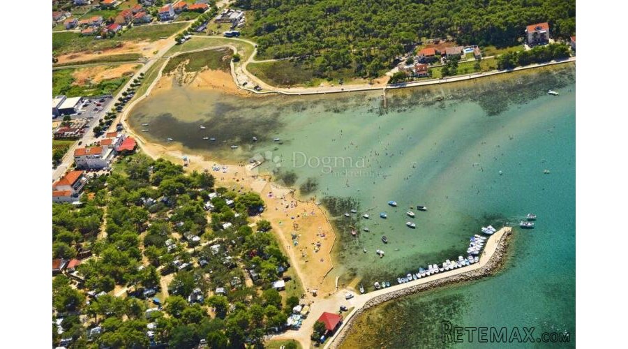 Atraktivno građevinsko zemljište s pogledom na more